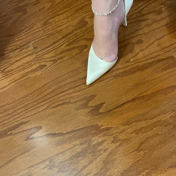 Badgley Mischka Tierra d'Orsay Pointed Toe Pump - Picture 6 of 11